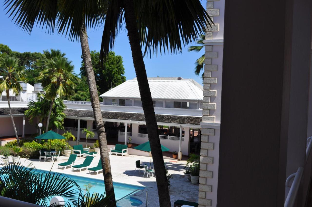 Hotel Pommarine Bridgetown Bagian luar foto