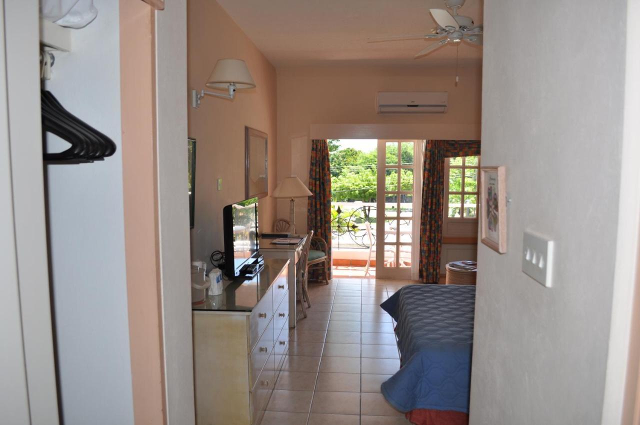 Hotel Pommarine Bridgetown Bagian luar foto