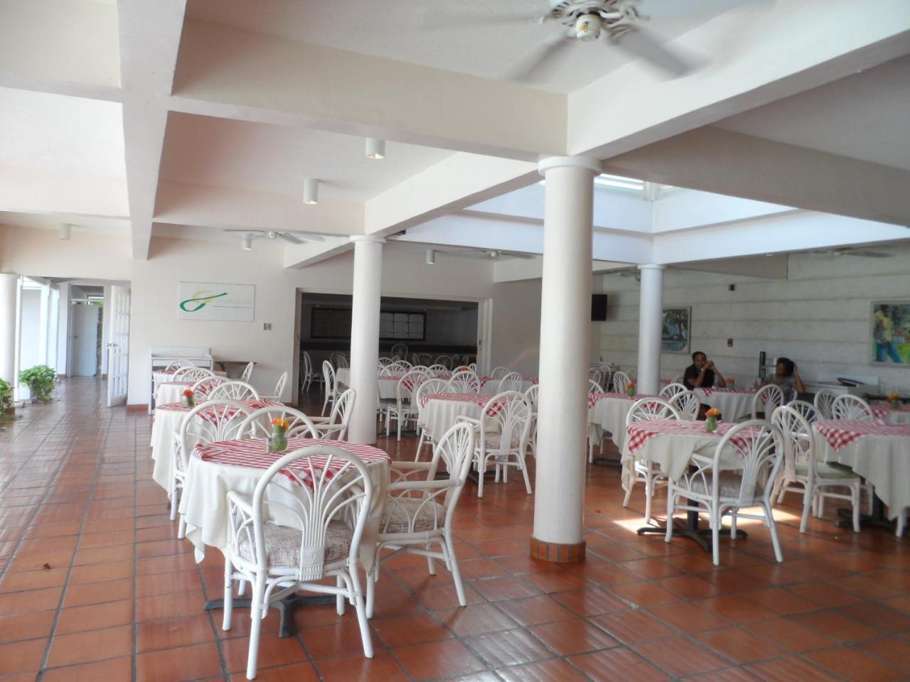 Hotel Pommarine Bridgetown Bagian luar foto