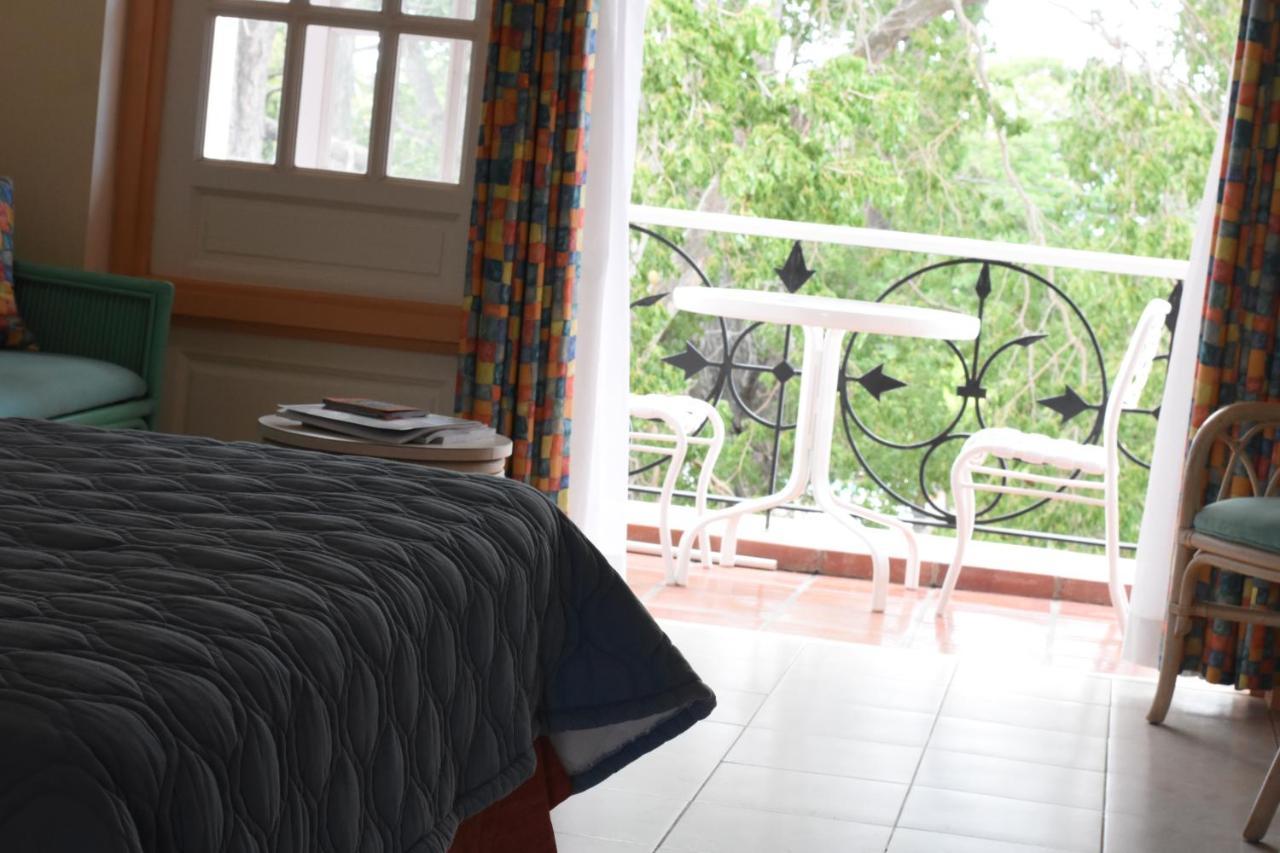 Hotel Pommarine Bridgetown Bagian luar foto