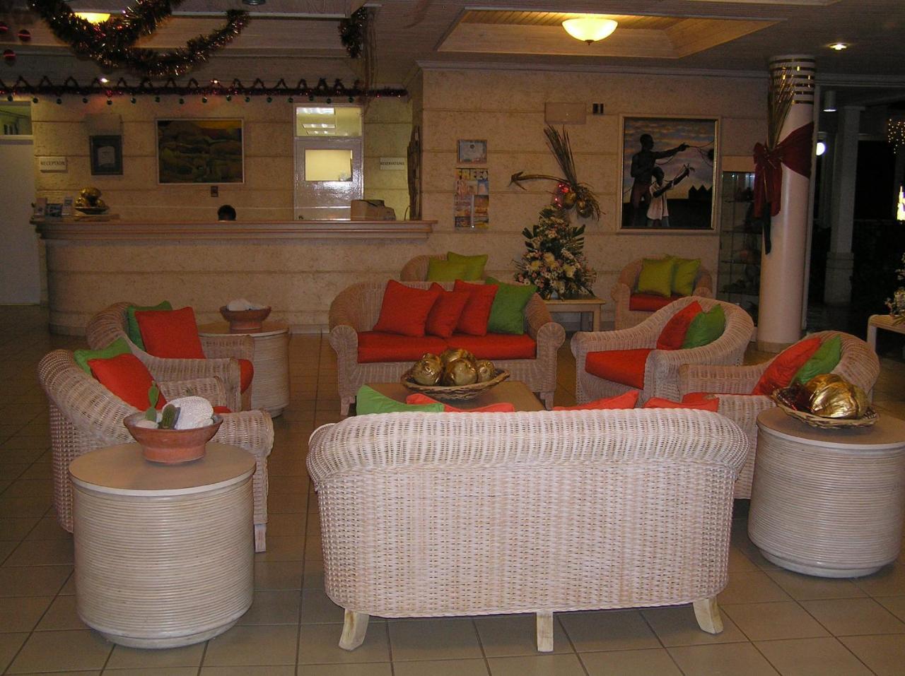 Hotel Pommarine Bridgetown Bagian luar foto
