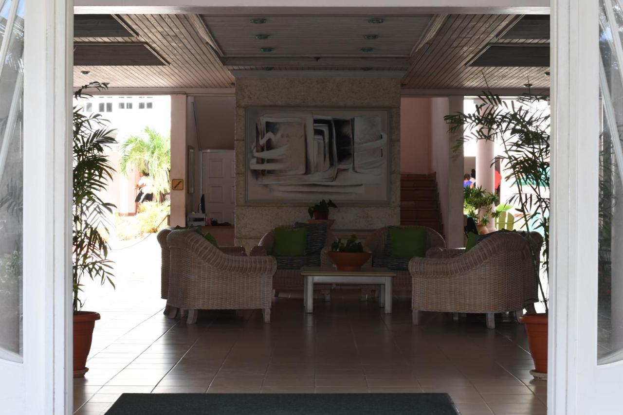 Hotel Pommarine Bridgetown Bagian luar foto